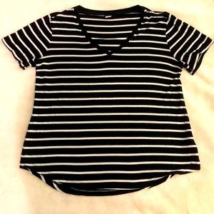 Old Navy tee, colors: black and white